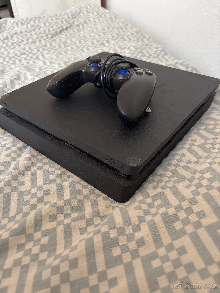 Předám ps4 v dobrém stavu - 2