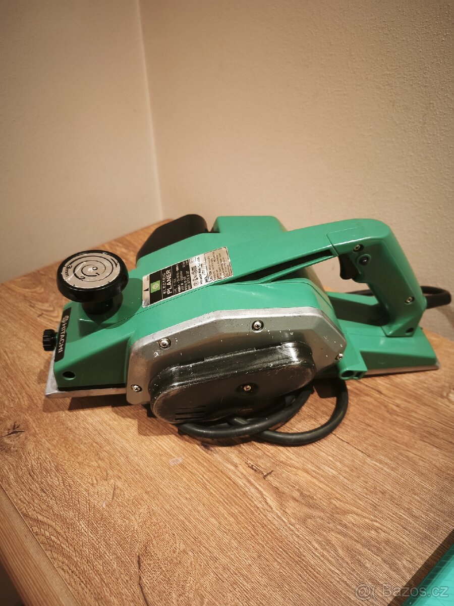 Elektrický hoblík Hitachi F30A - 2
