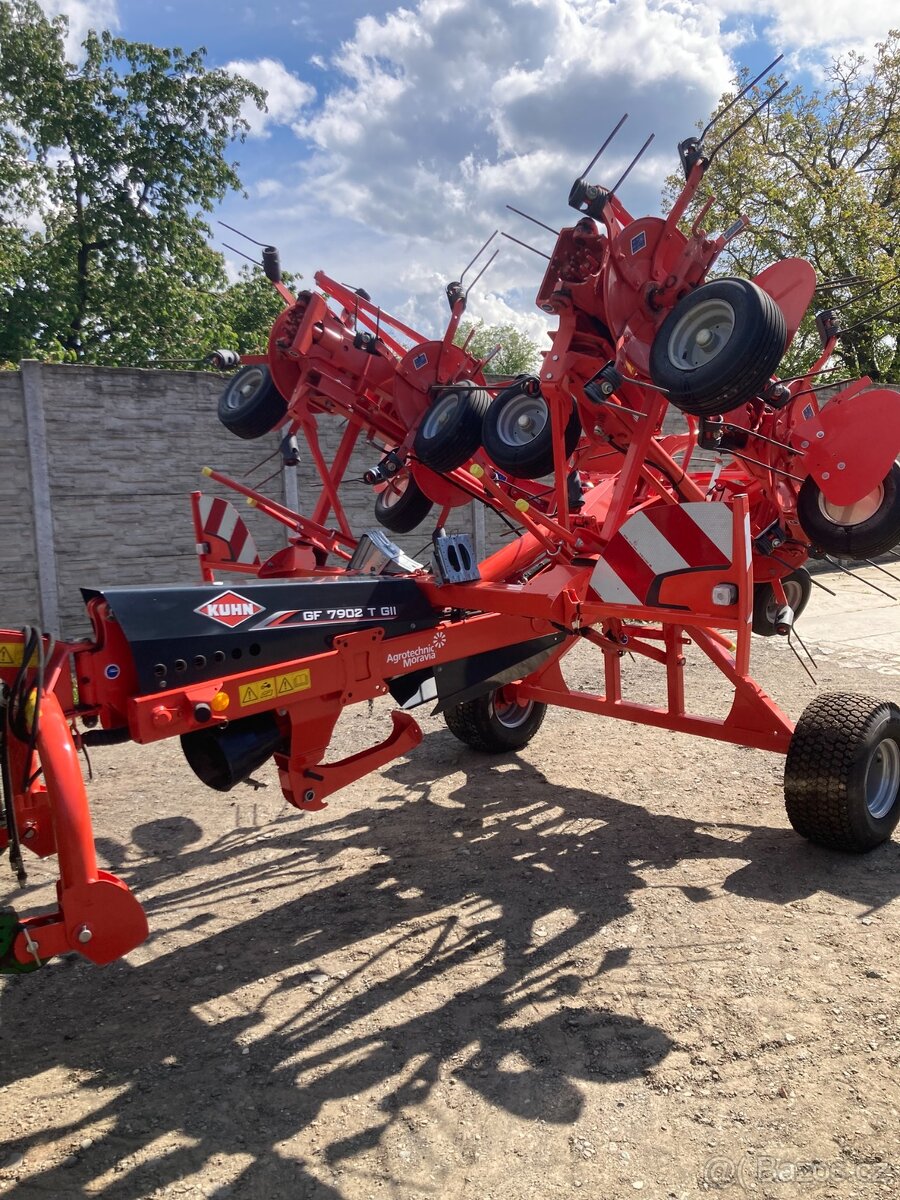 Prodám obraceč píce Kuhn 8 rotorů - 2