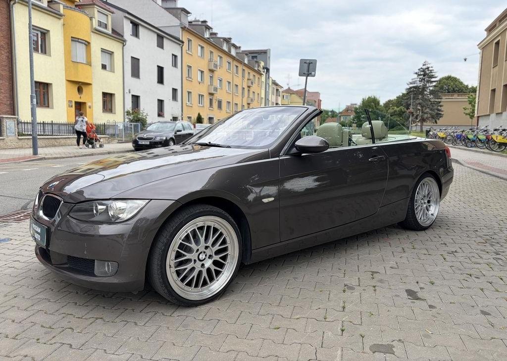 BMW Řada 3, 320i cabrio e93 manuál - 2