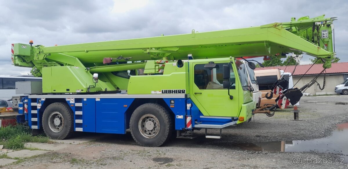 Autojeřáb Liebherr LTM 1040-2.1 - 2