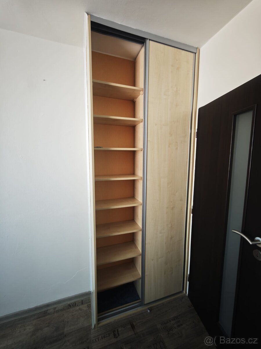 Vestavěná skříň - 2