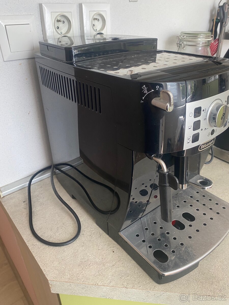 Automaticky kavovar delongi - 2