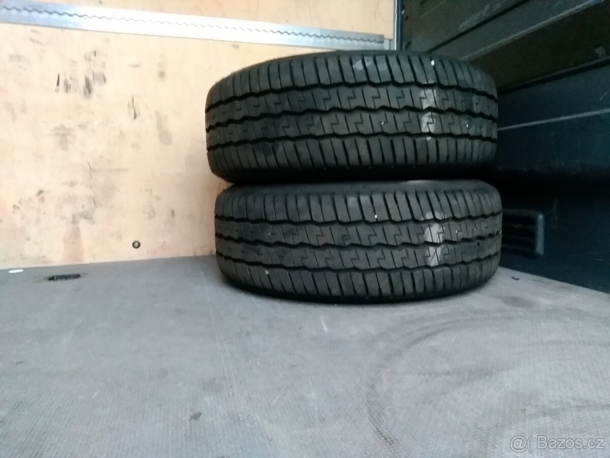 Sprinter pneu 235 /65/16 C - 2