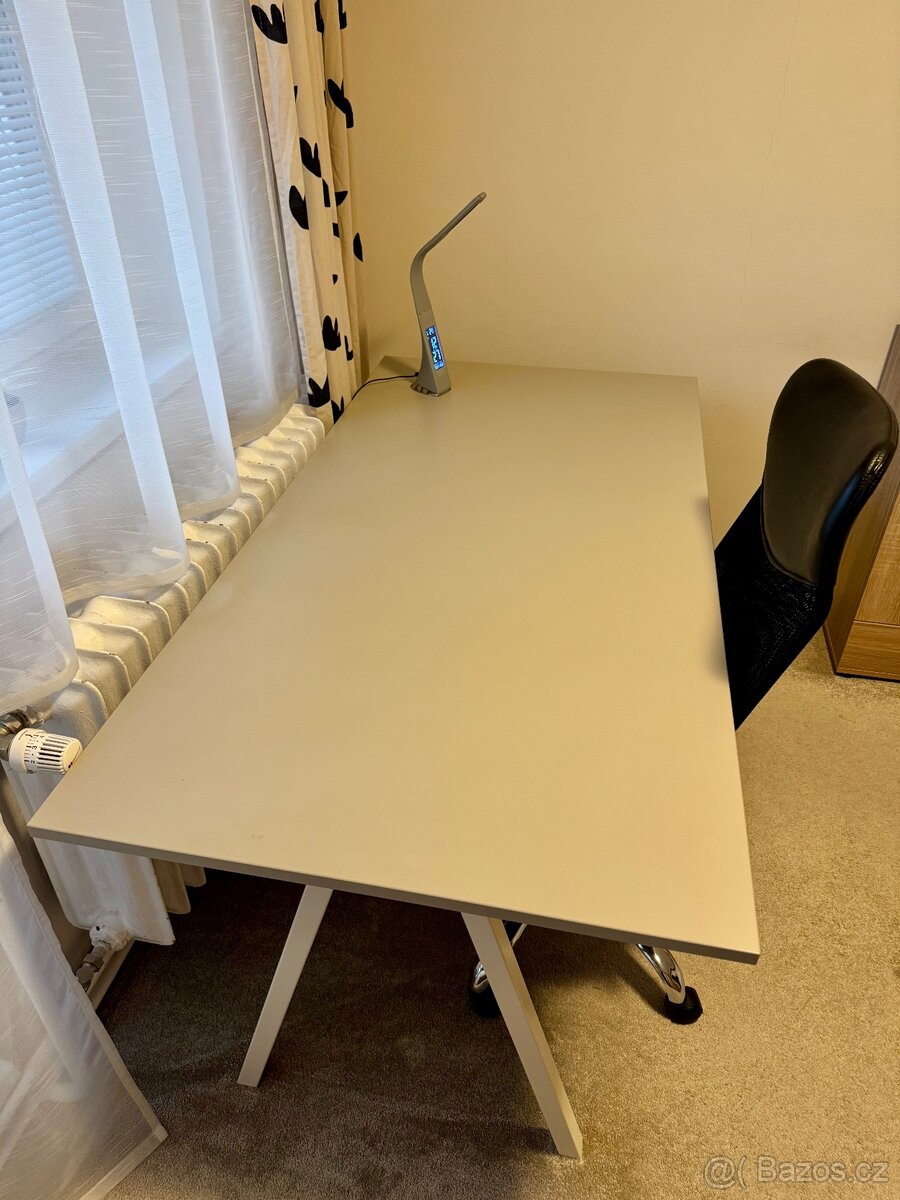 Psací stůl IKEA TROTTEN - 2