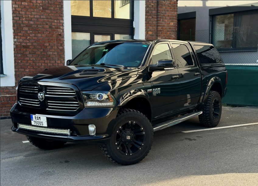 Dodge RAM 1500 Sport / 285 kW, rok 2017, benzín, automat