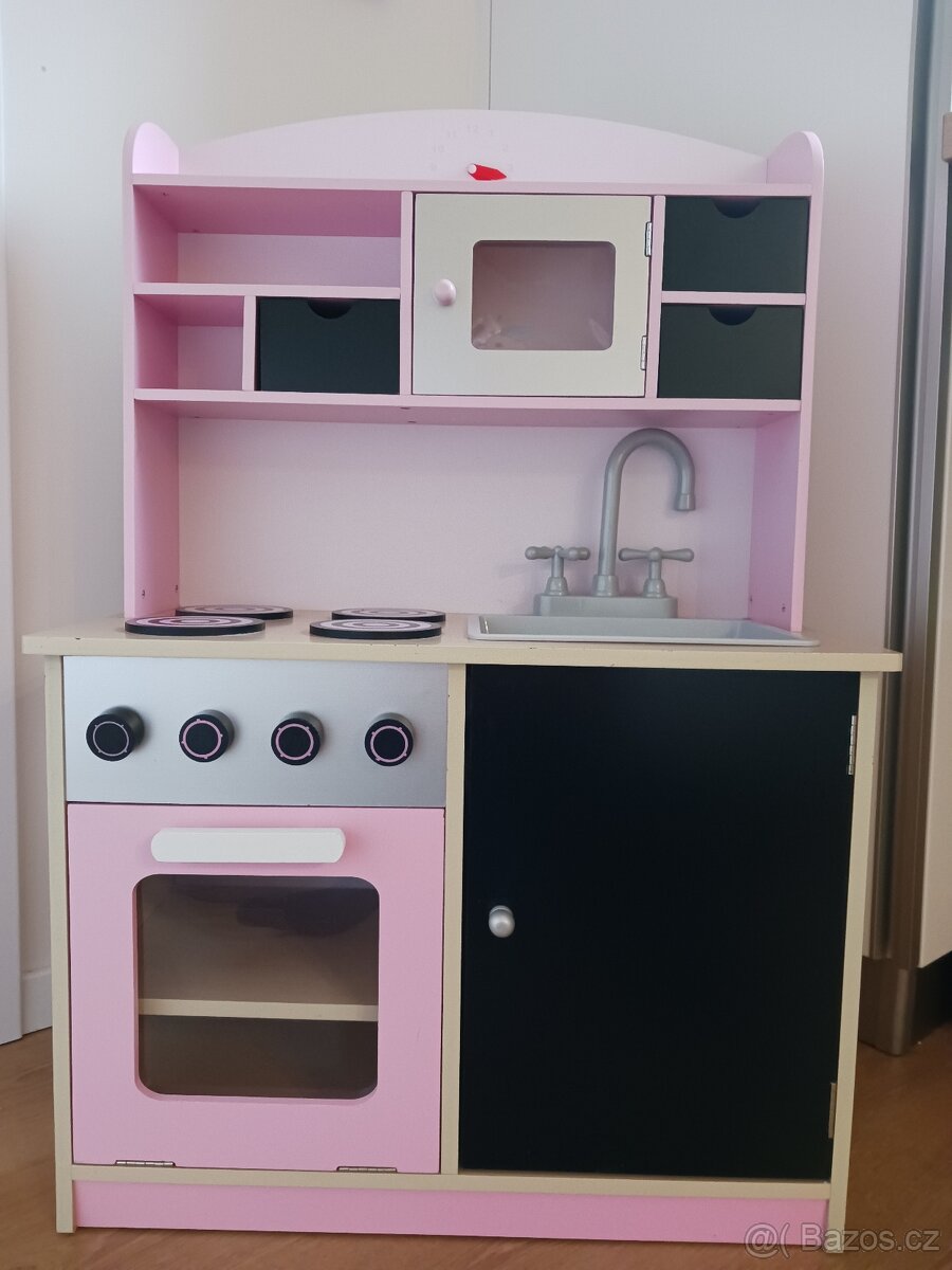 Dřevěná růžová kuchyňka - 2