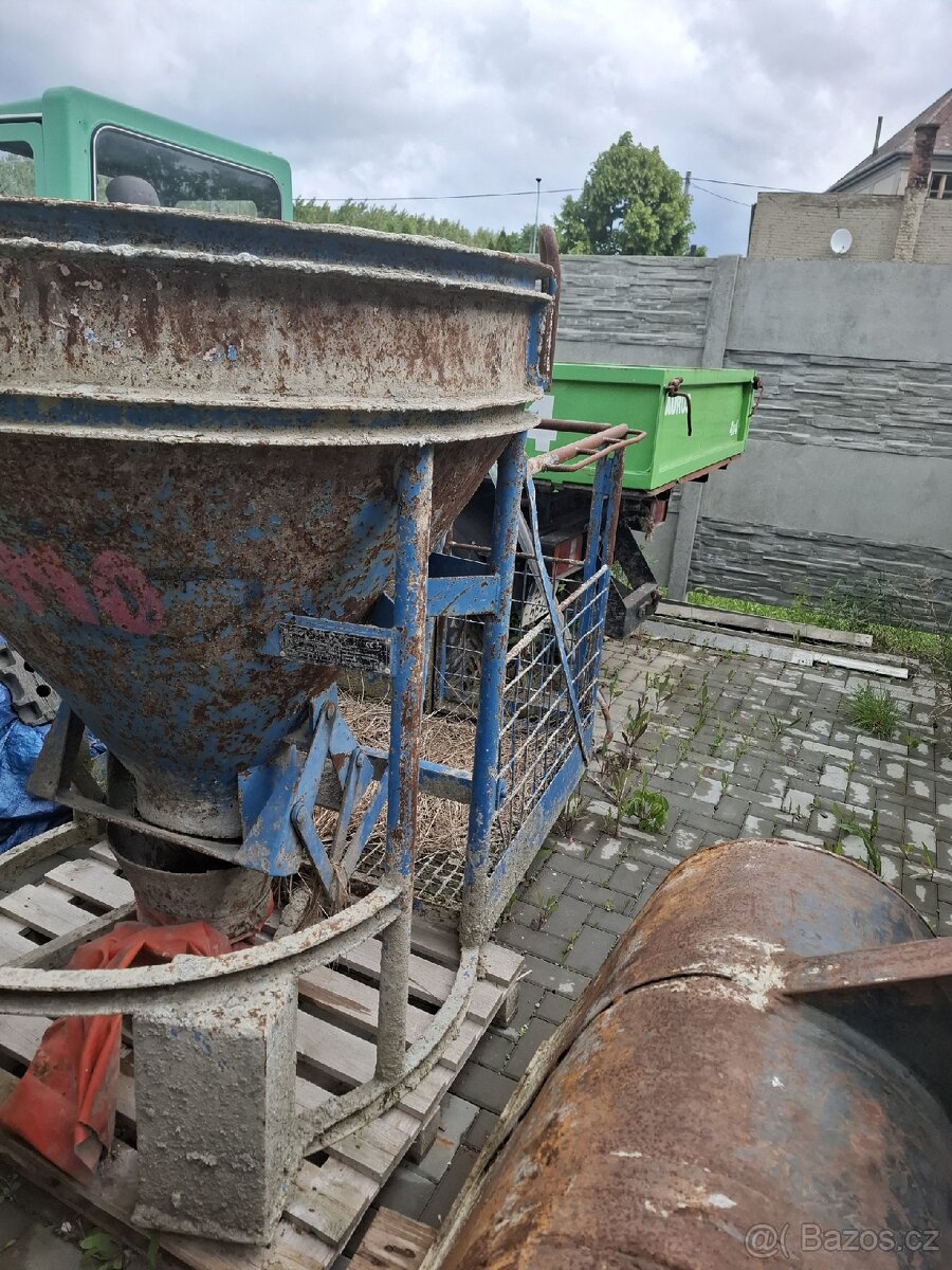 Bádie na beton 0,75m³, míchací lopata - 2