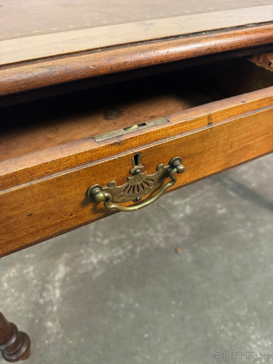 Francouzský nízký psací stůl (137021) - 2