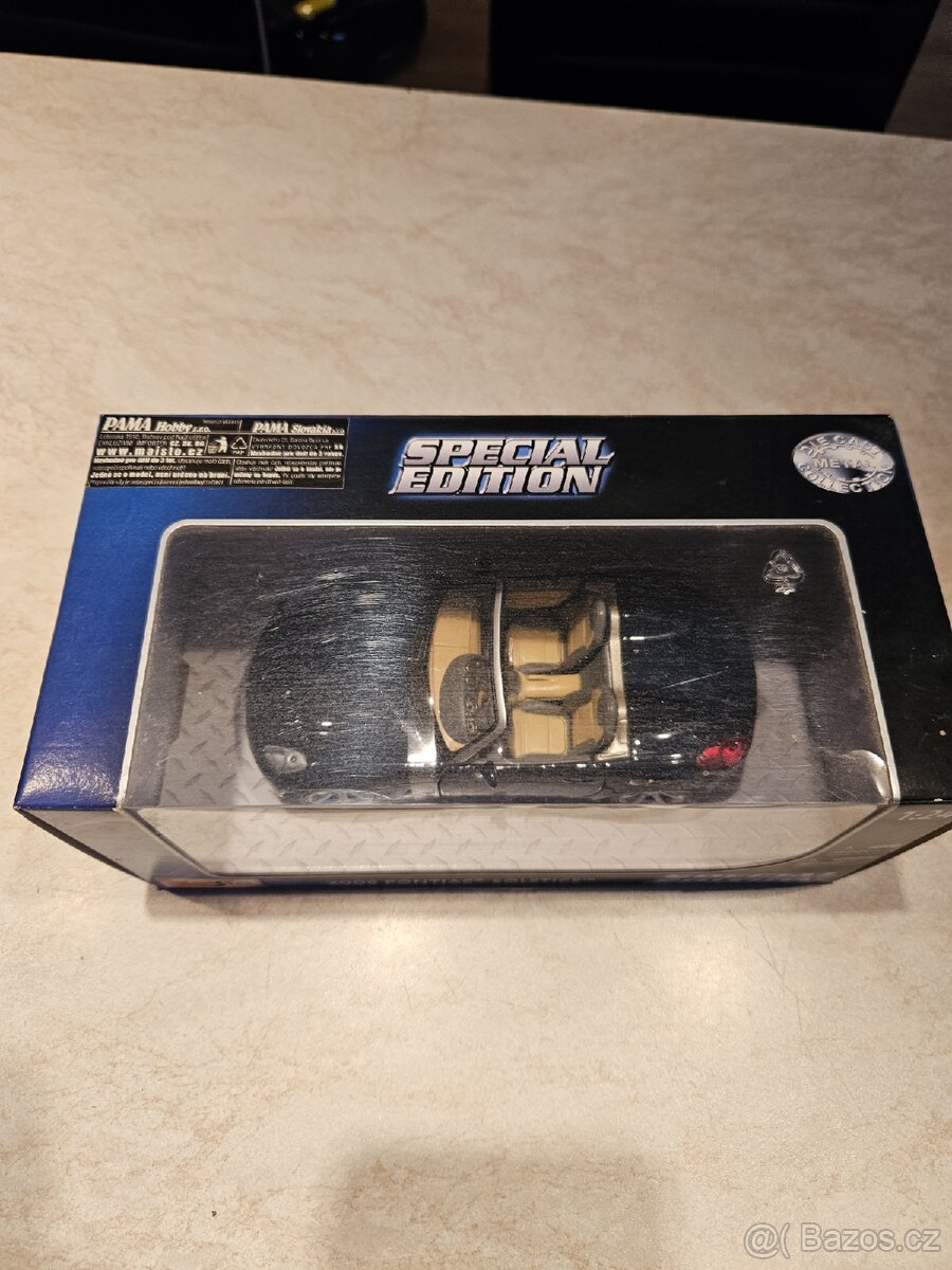 Model Maisto 2006 Pontiac Solstice 1:24 - 2