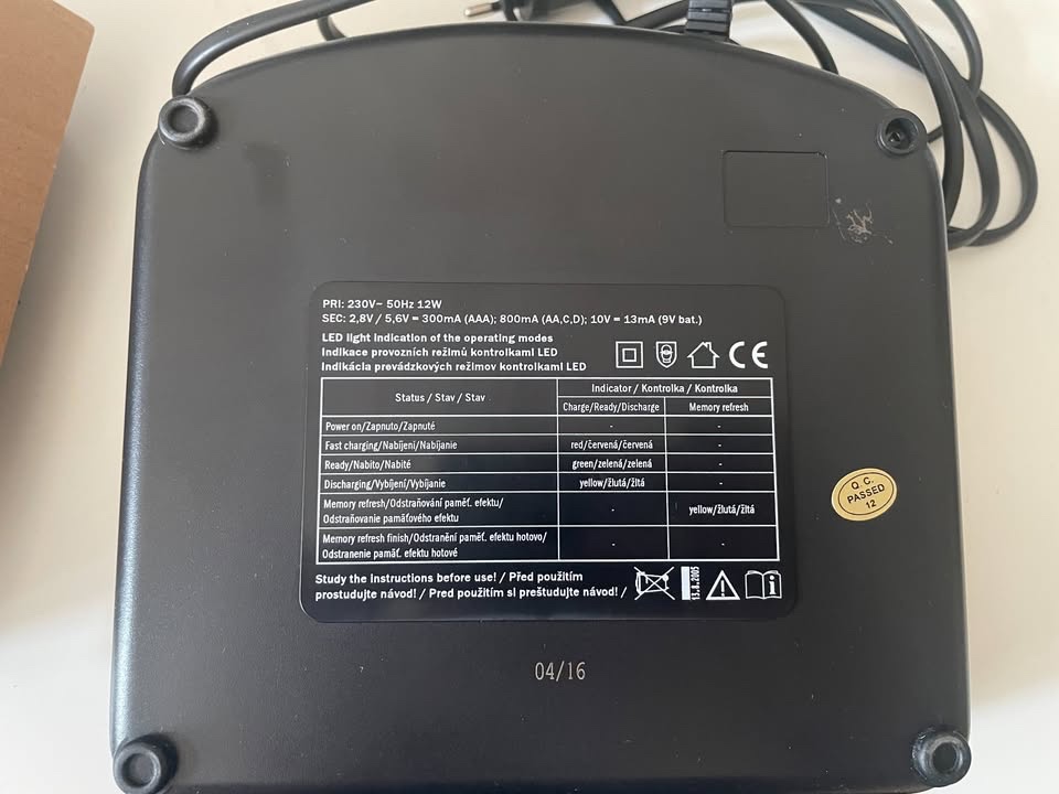 Nabíječka baterií EMOS MW-9168GS - 2