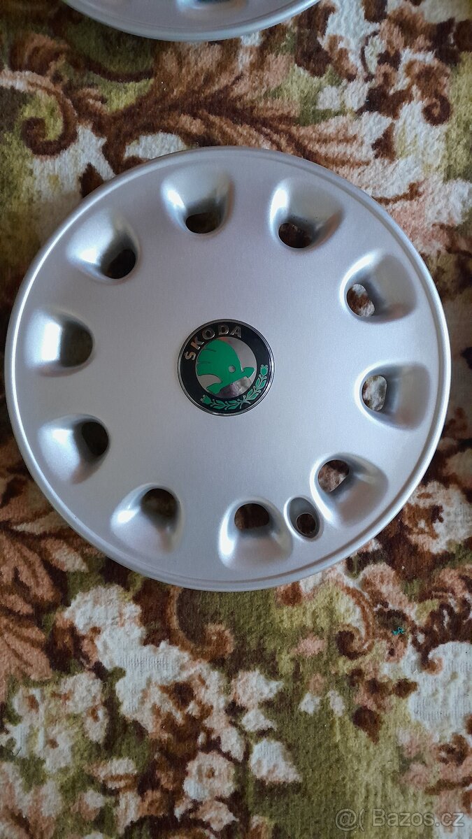 Prodám 13“ poklice Škoda - 2