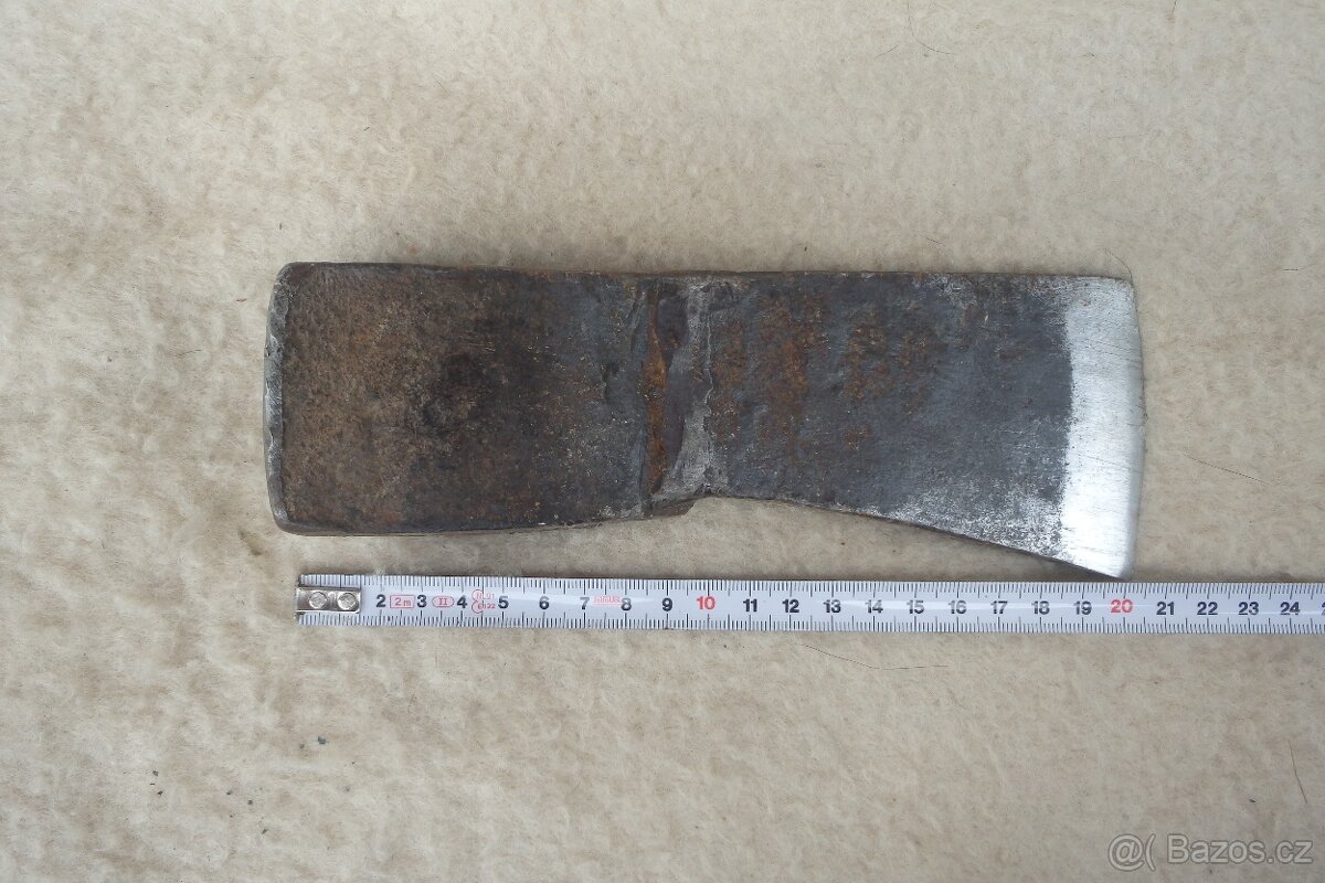 Pistol stříbrná, sekera - 2