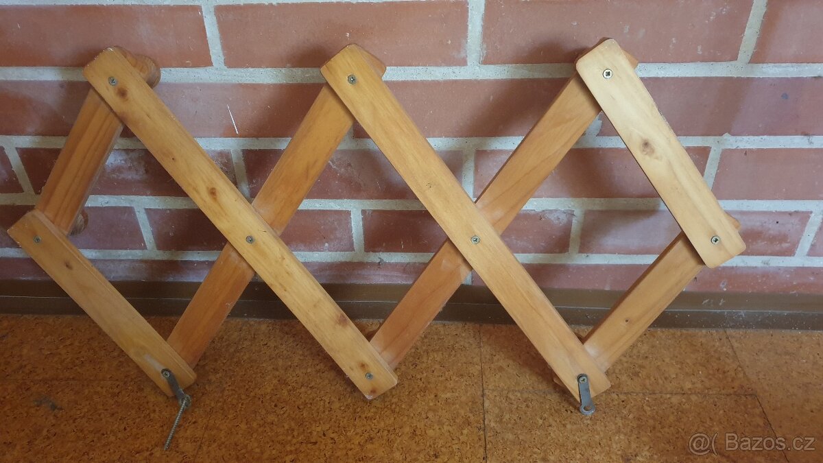 Nástěnný věšák Borovice - 2