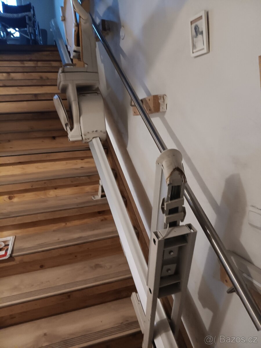 prodám schodištovou sedačku - 2