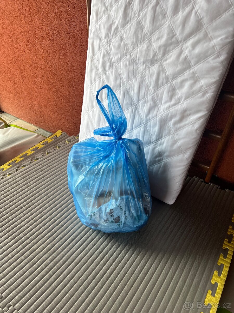 Postýlka šeda staří 4 roky - 2