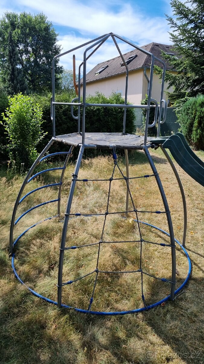 Zahradni prolezacka se skluzavkou - 2