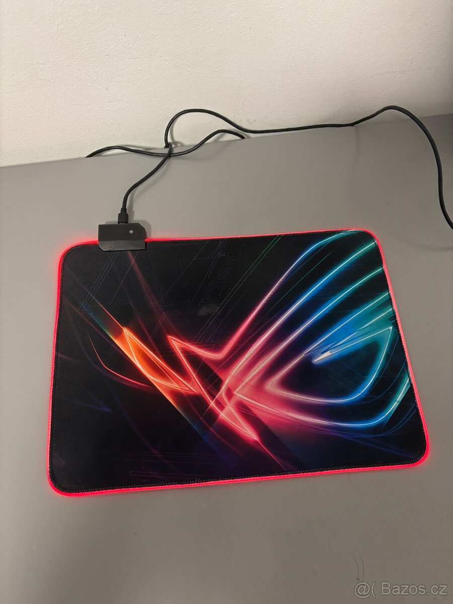 Podsvícená herní podložka ASUS - 2