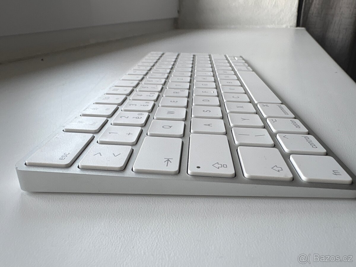 Apple klávesnice - 2