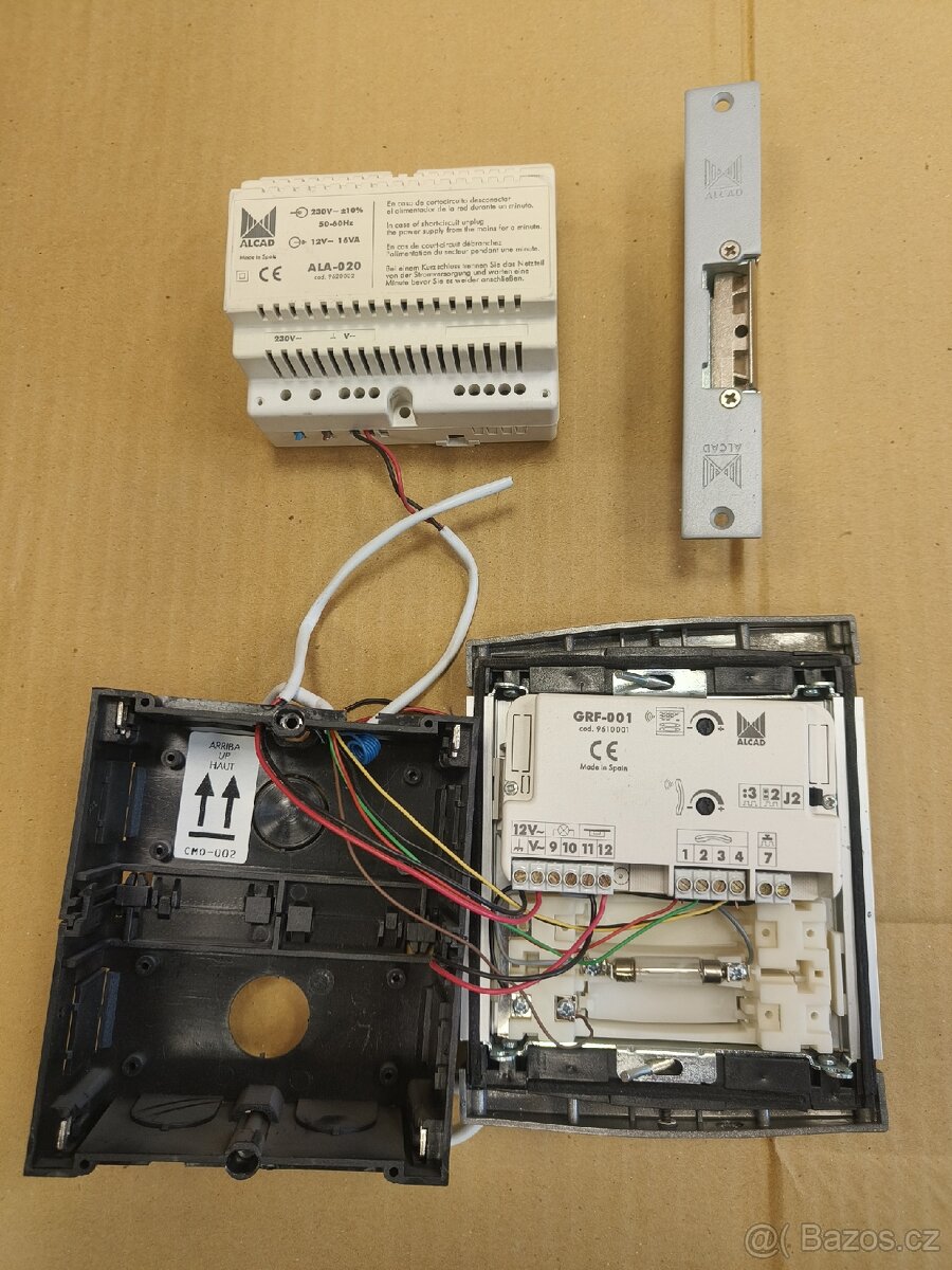 Díly domovního telefonu Alcad (dveřní jednotka, zdroj, zámek - 2