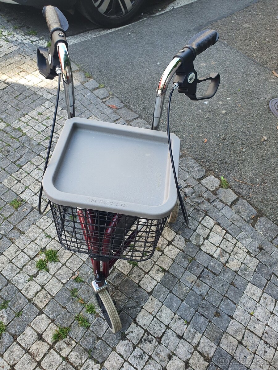 zdravotní chodítko s příslušenstvím - 2