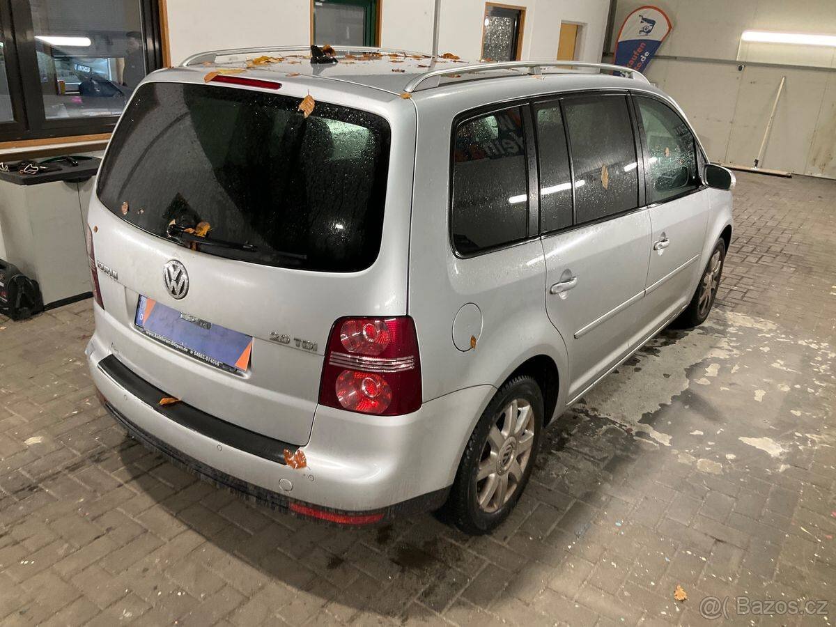 VW Touran 2.0TDI 103kW Highline 7.míst,bez koroze,tažné - 2