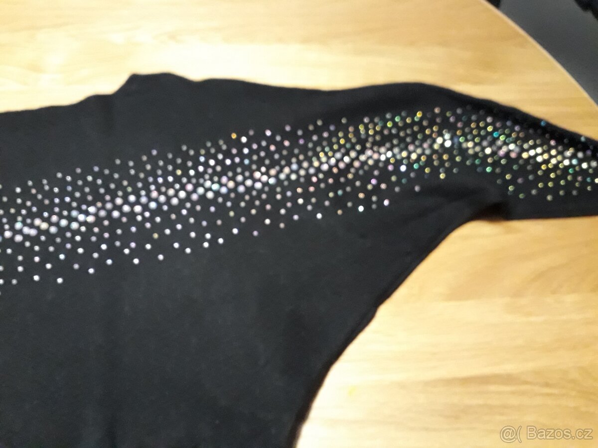 Příjemný efektni svetr vel.38 - 2