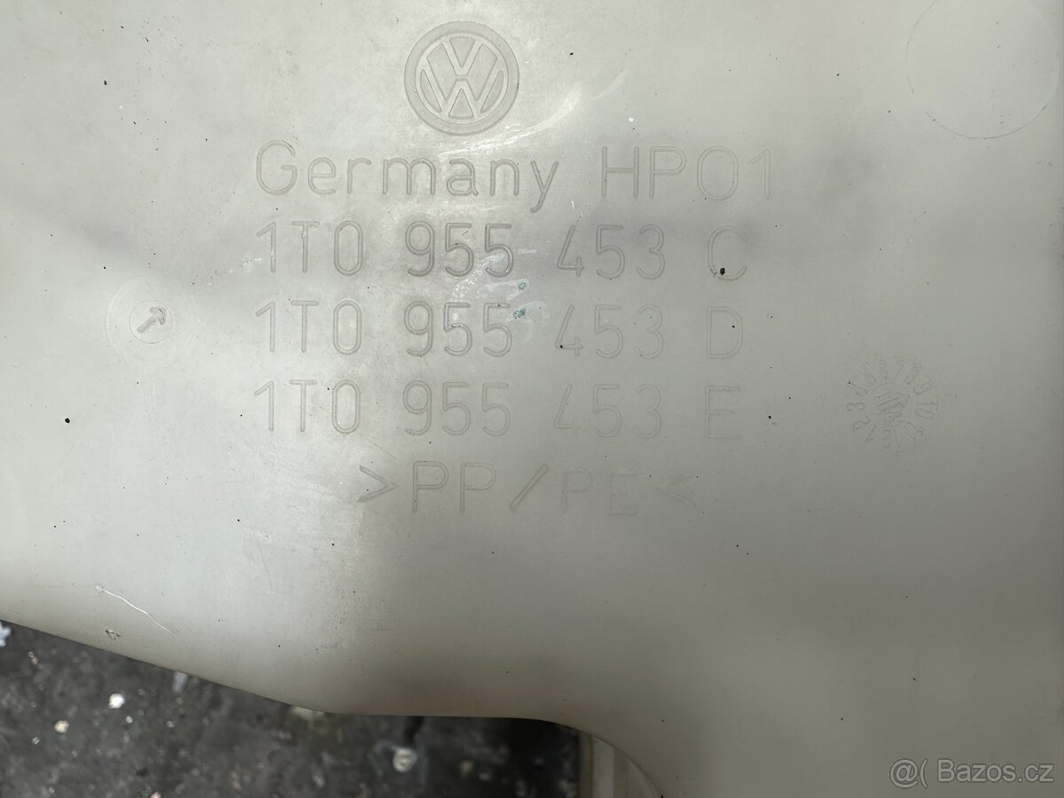 VW Touran 1T3 nádobka ostřikovačů. - 2