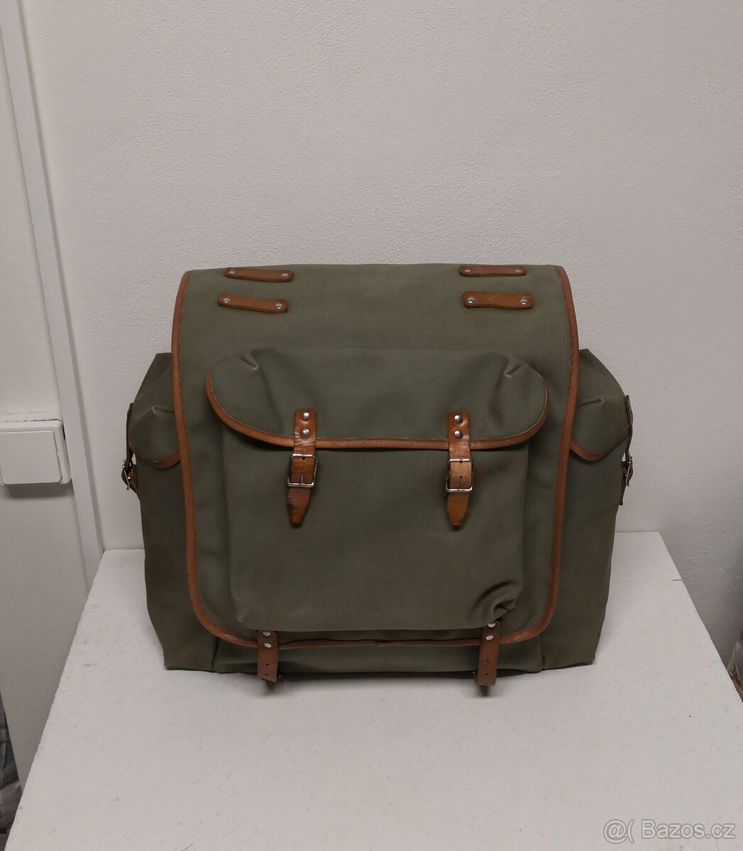 Starý vojenský batoh - 2