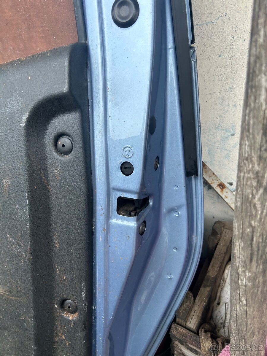 Prodám posuvné dveře škoda praktik - 2