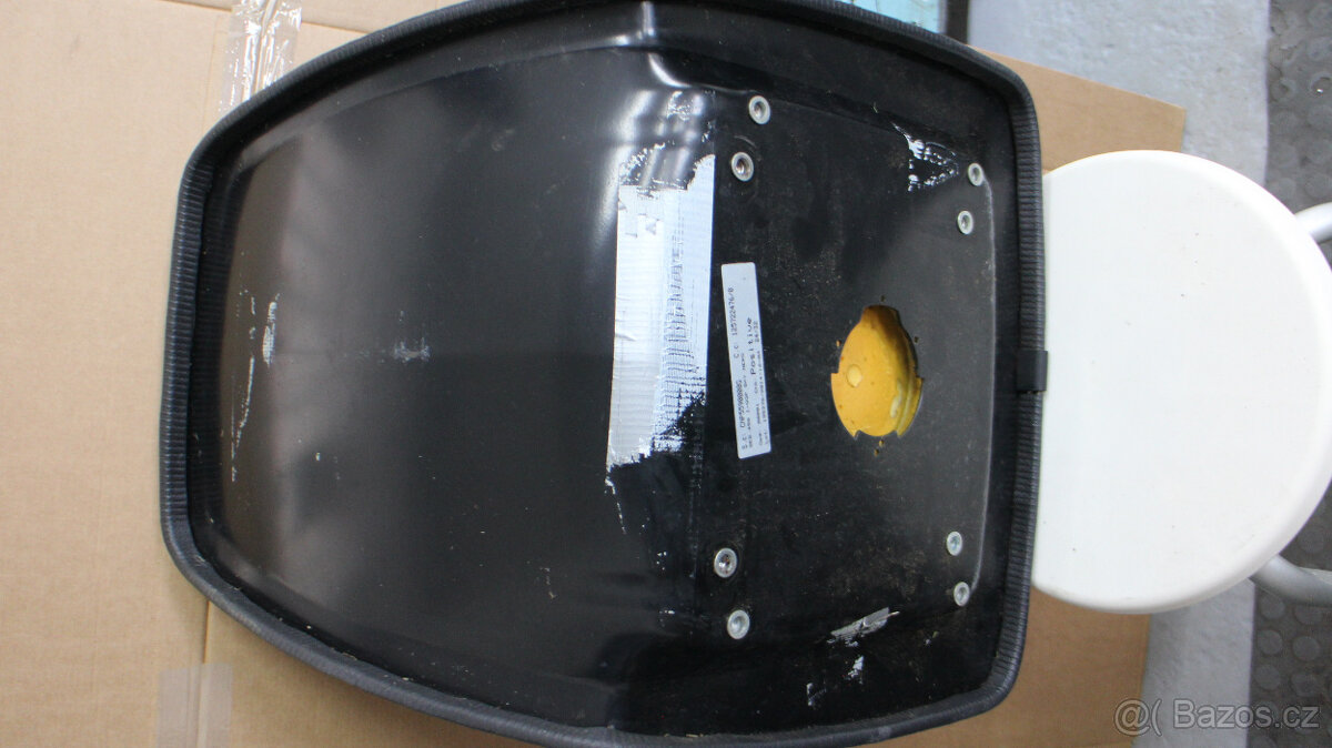 Sedačka k minitraktoru-riedru. - 2