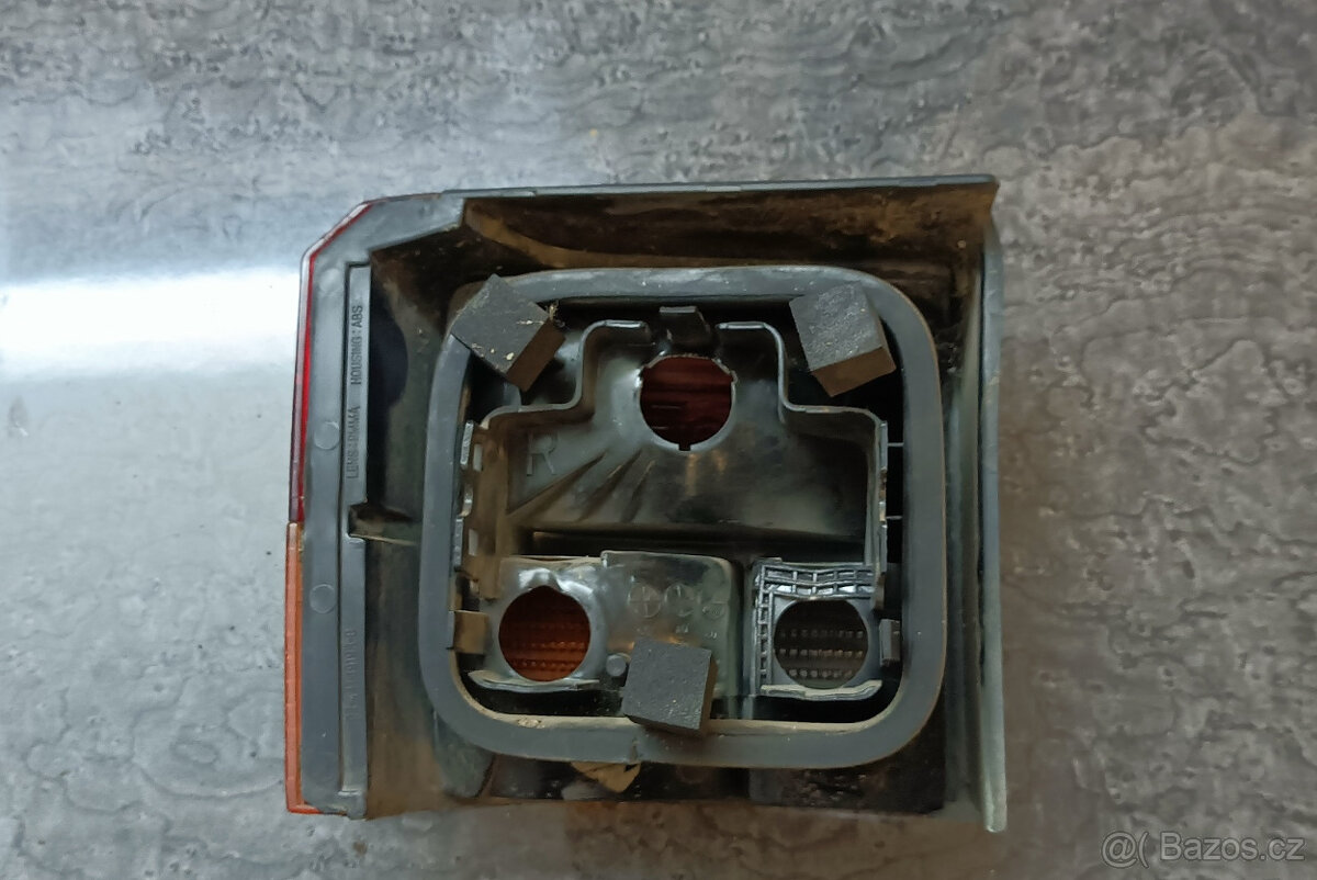 Prodám zadní světla pro VW T4 L+P - 2