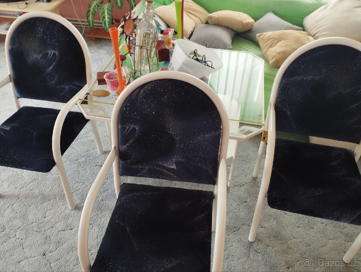 Stůl a křesla. - 2