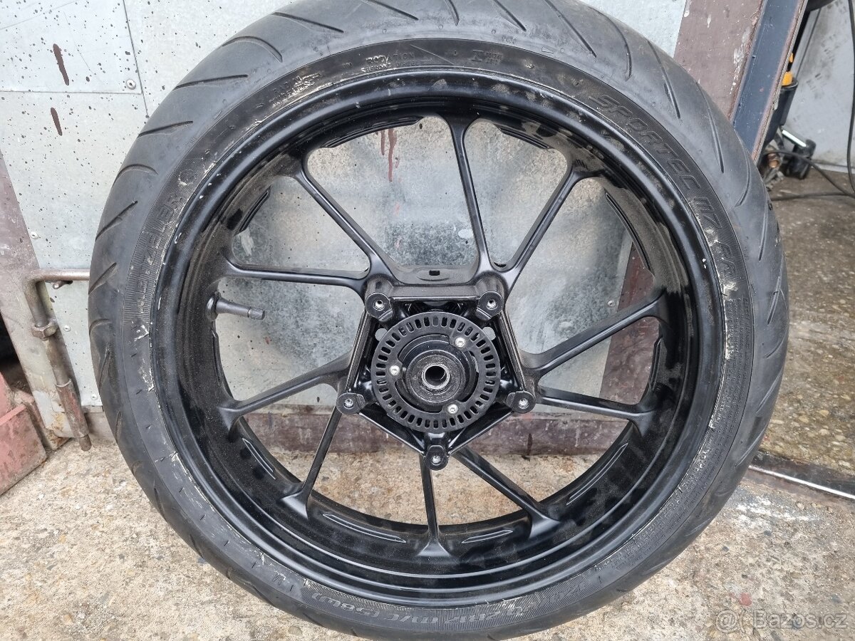 Predni kolo yamaha mt 09 - 2