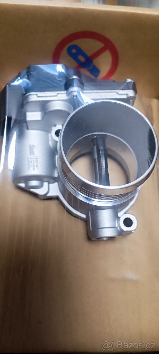 Hrdlo škrtící klapky Ford - 2