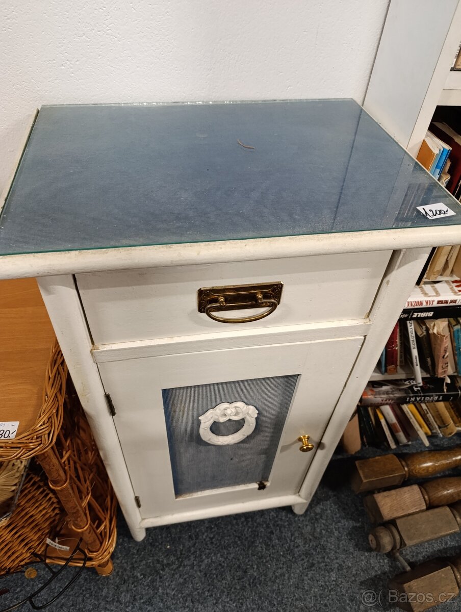 Noční stolek - 2