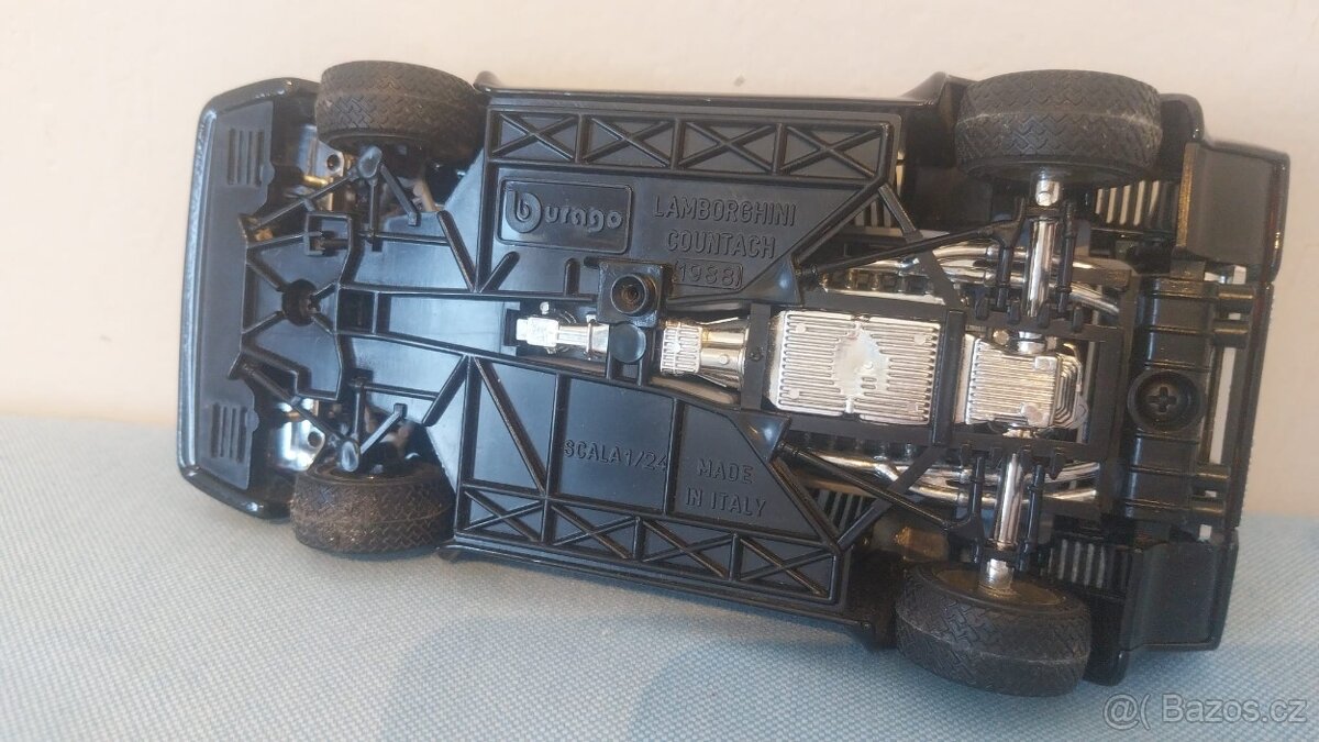 Burago Lamborghini Countach (přes 30 let starý modýlek) - 2