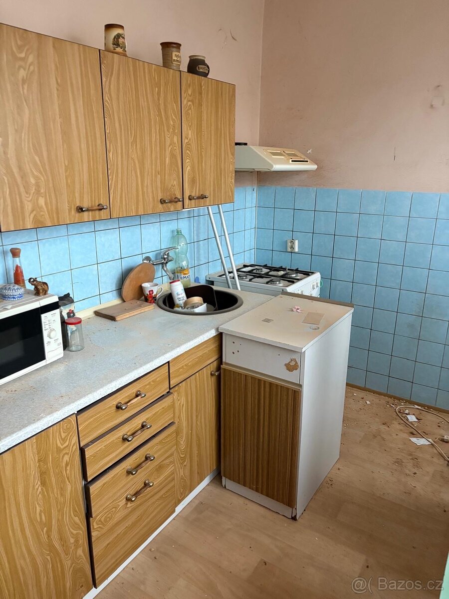 Prodám kuchyňskou linku, obývák a celou ložnici - 2