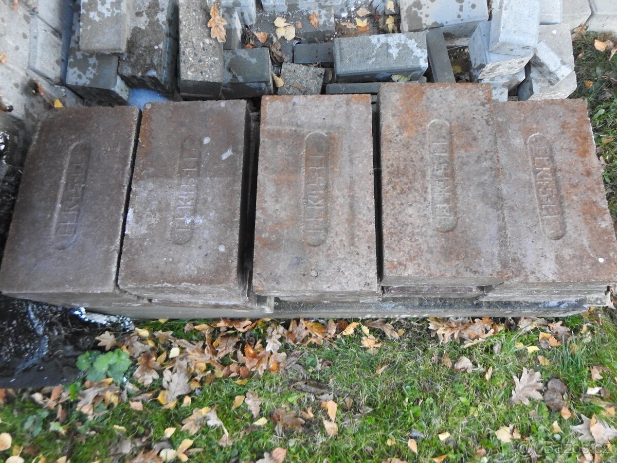 Magnezitové cihly ELK45LI 53kč 19 ks - 2