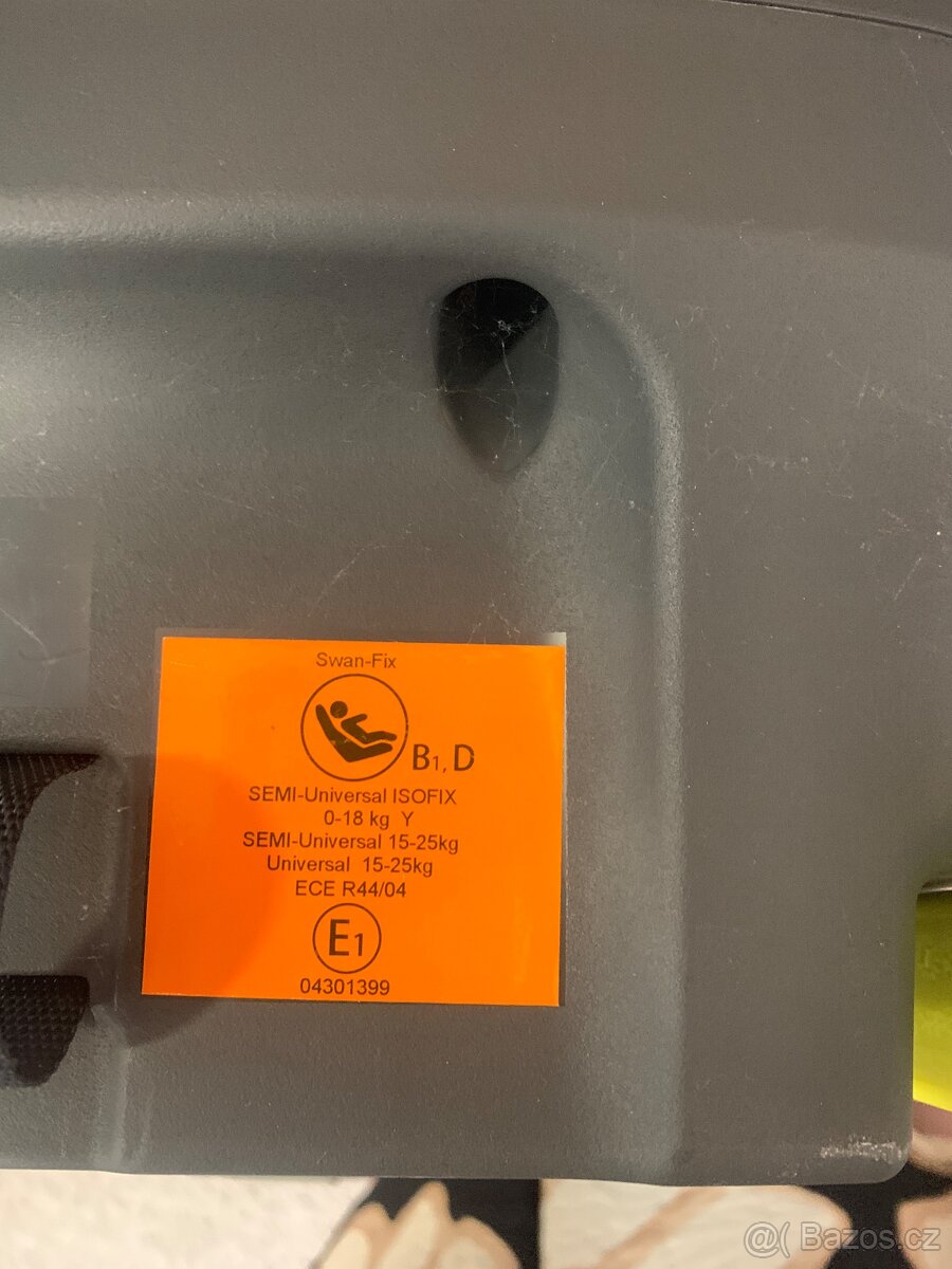 Autosedačka Avova Swan-Fix Pearl Black - TOP stav - 2