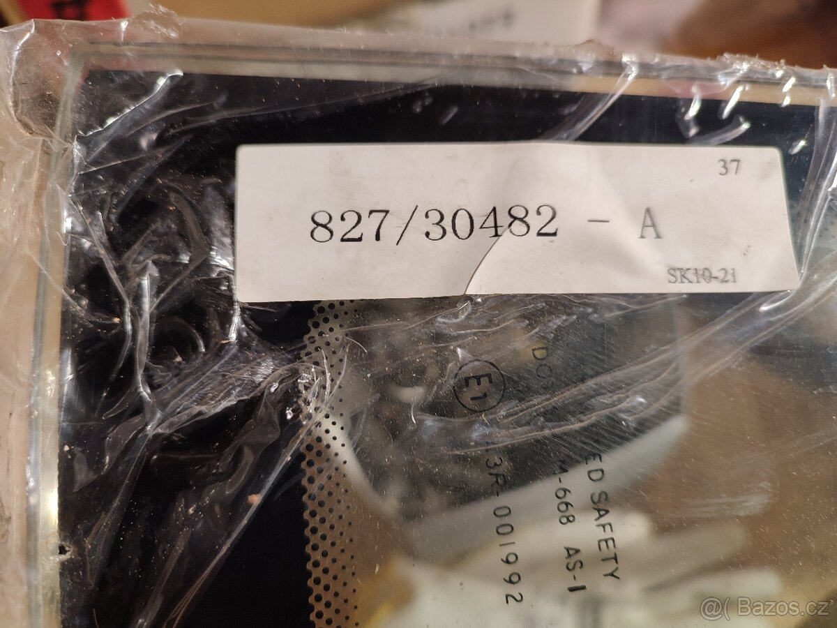 Zadní boční sklo JCB 3CX, 827/30482 - 2