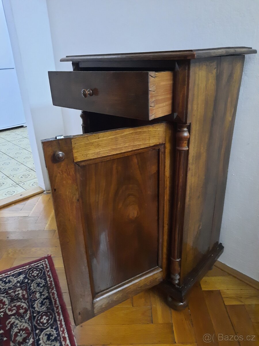 Starožitná toaletka-komoda 54 x 37 x v 90 cm,leštěný povrch - 2
