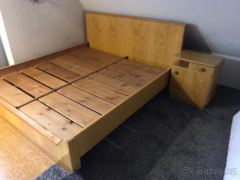 Postel a dva noční stolky - 2