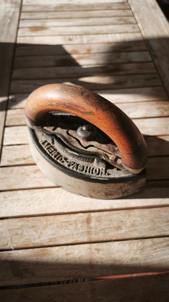 Stará žehlička AMERIC-FASHION. - 2