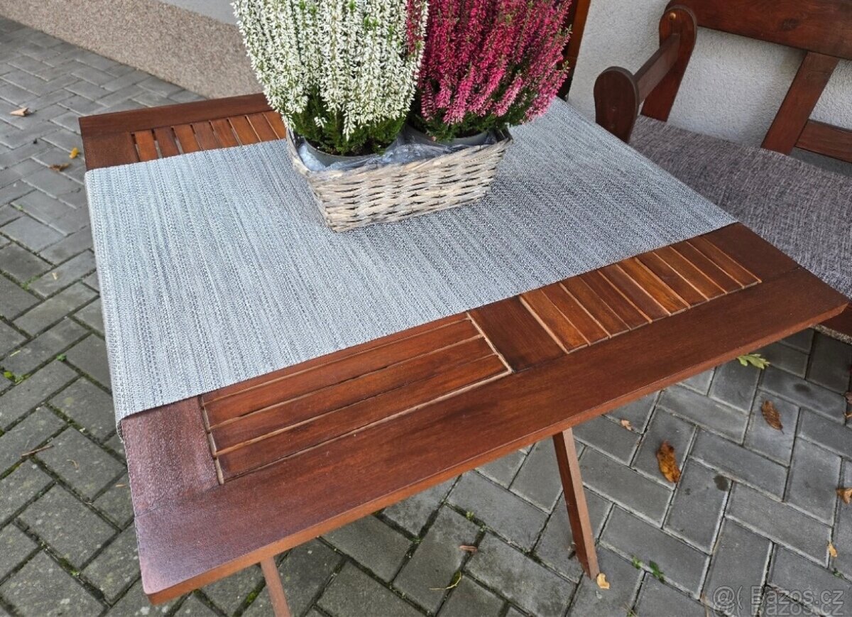 Dřevěný zahradní stůl - 2