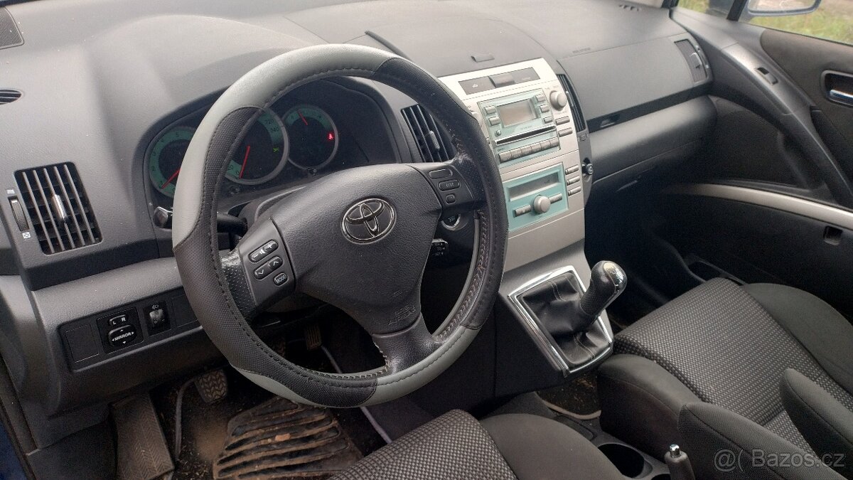 Prodám Toyota Corolla Verso 7 míst - 2