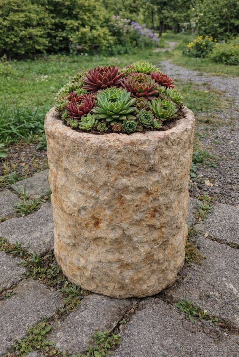 Kamenné květináče - 2
