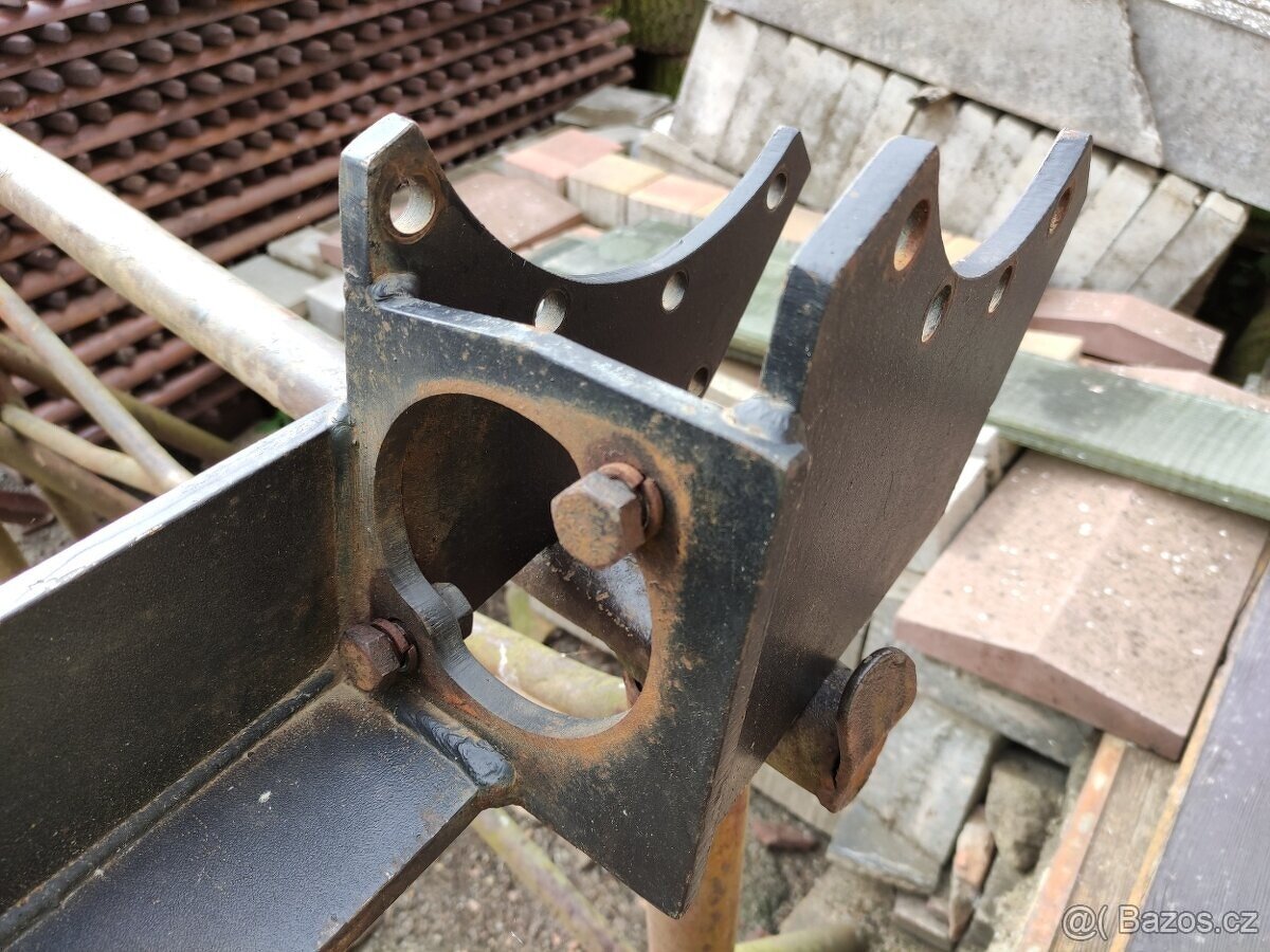 Koupím Držáky ochranného rámu ZETOR - 2