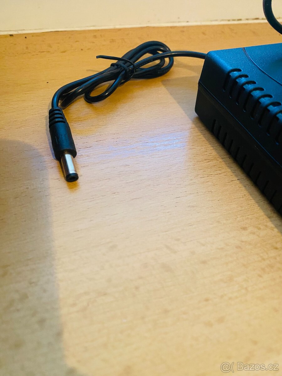 Napájecí adaptér AC 100-240V na DC 21V, 1A - 2