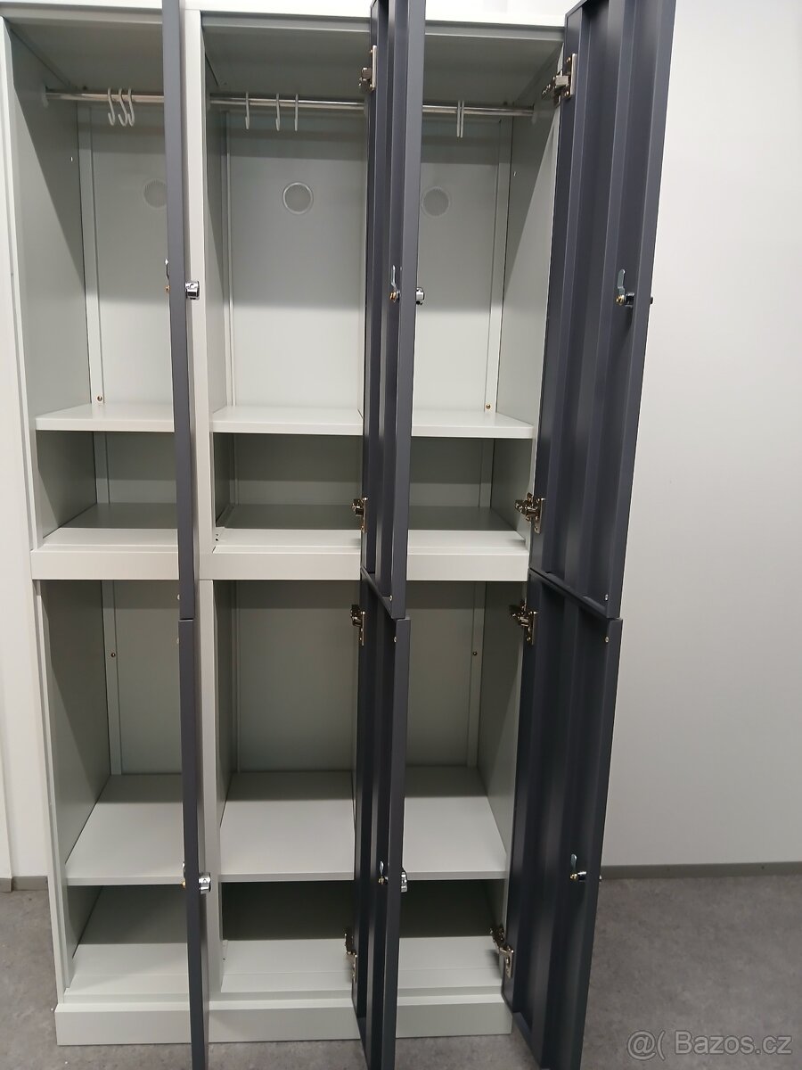 Plechová šatní skříň - 2